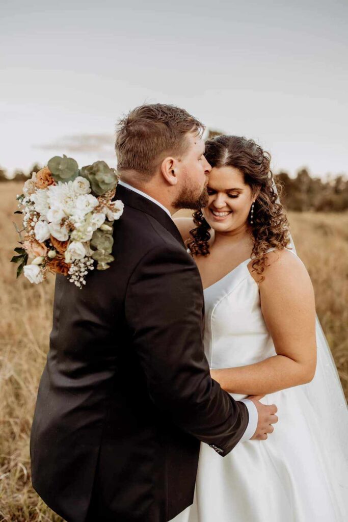 Curlyhairweddingstyles